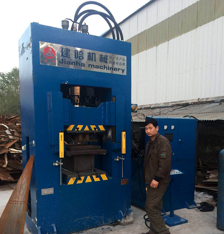 山東滨州正华自动化制造有限责任公司315噸框架式液壓機