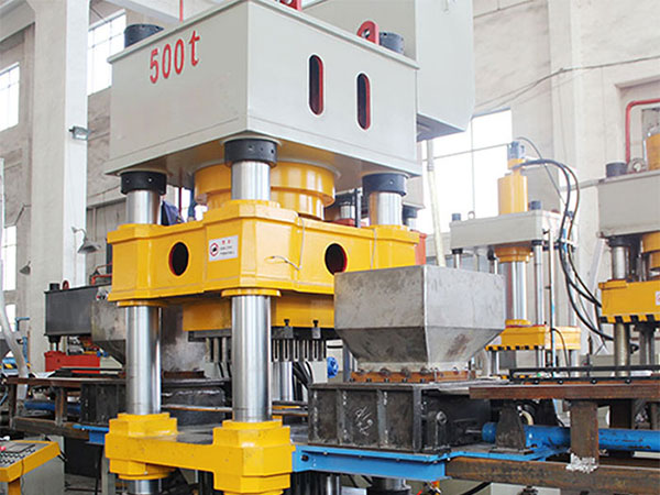 山東滨州正华自动化制造有限责任公司與您攜手并進四柱液壓機