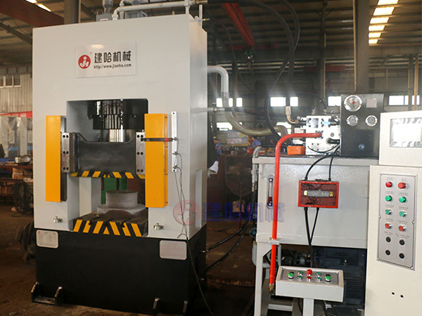 山東滨州正华自动化制造有限责任公司與您攜手并進液壓機廠家