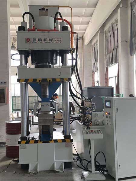 山東滨州正华自动化制造有限责任公司與您攜手并進四柱液壓機