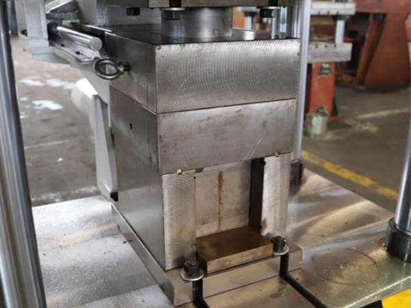 山東滨州正华自动化制造有限责任公司複合相變材料成型機液壓馬達功能分析